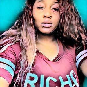 Meet your Posher, D'lovely